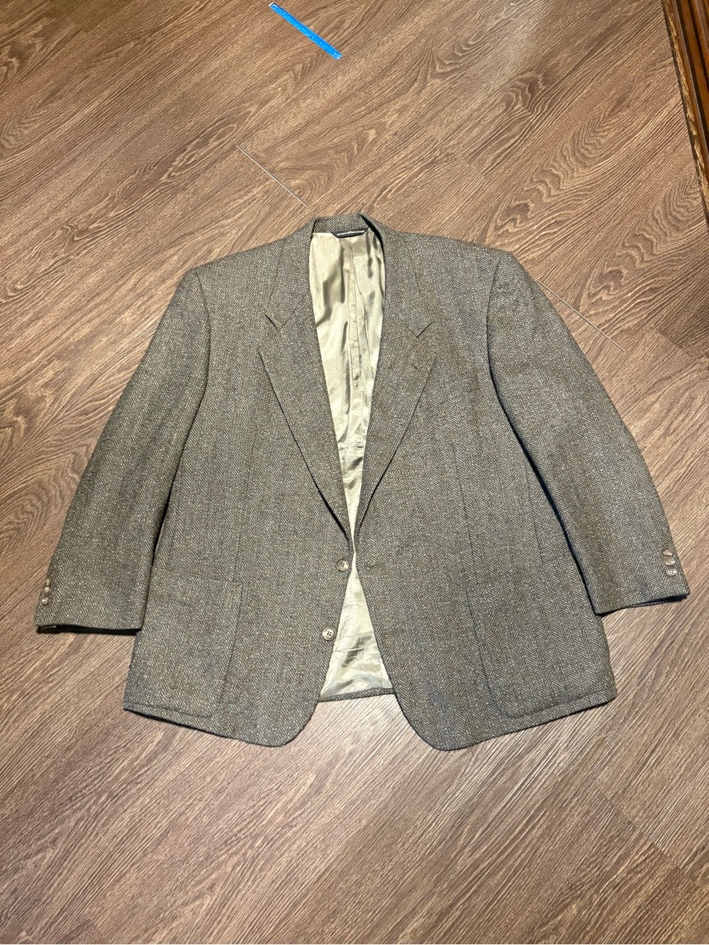 Samuelsohn Herringbone Tweed Sport Coat in Gray